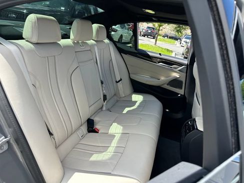 Used 2021 BMW 530i w/ Premium Package RWD image 31