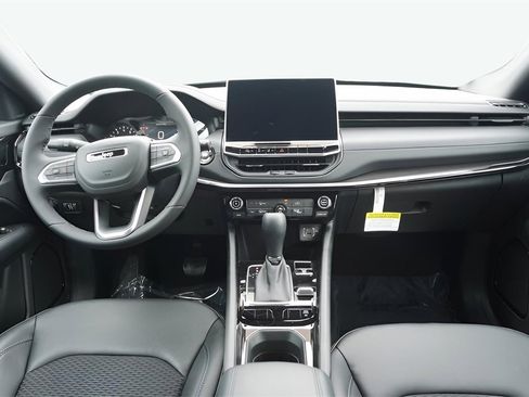 Used 2025 Jeep Compass Latitude w/ Altitude Special Edition image 10