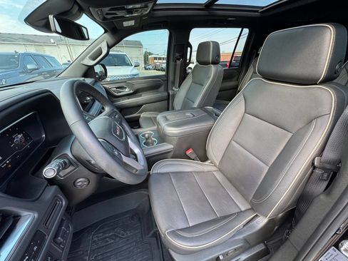 Used 2023 GMC Yukon XL SLT w/ SLT Premium Package AWD/4WD image 16