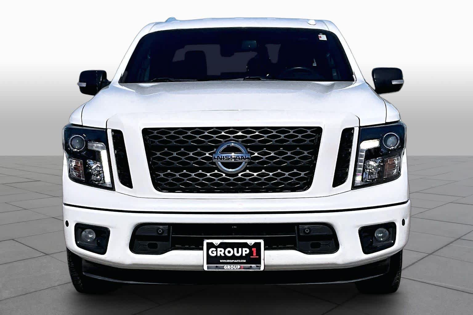 Used 2018 Nissan Titan SV w/ SV Convenience Package RWD image 4