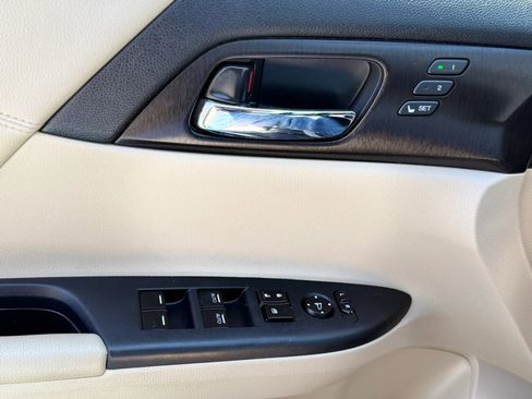 Used 2015 Honda Accord Touring image 27