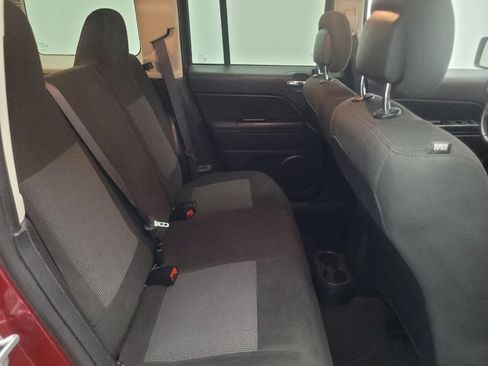 Used 2017 Jeep Patriot Latitude FWD image 19