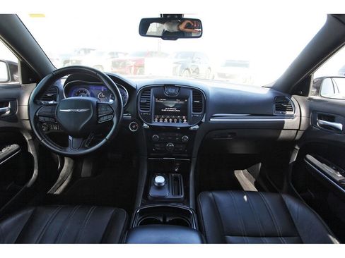 Used 2022 Chrysler 300 S image 9