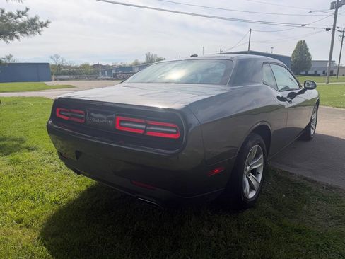 Used 2015 Dodge Challenger SXT image 5