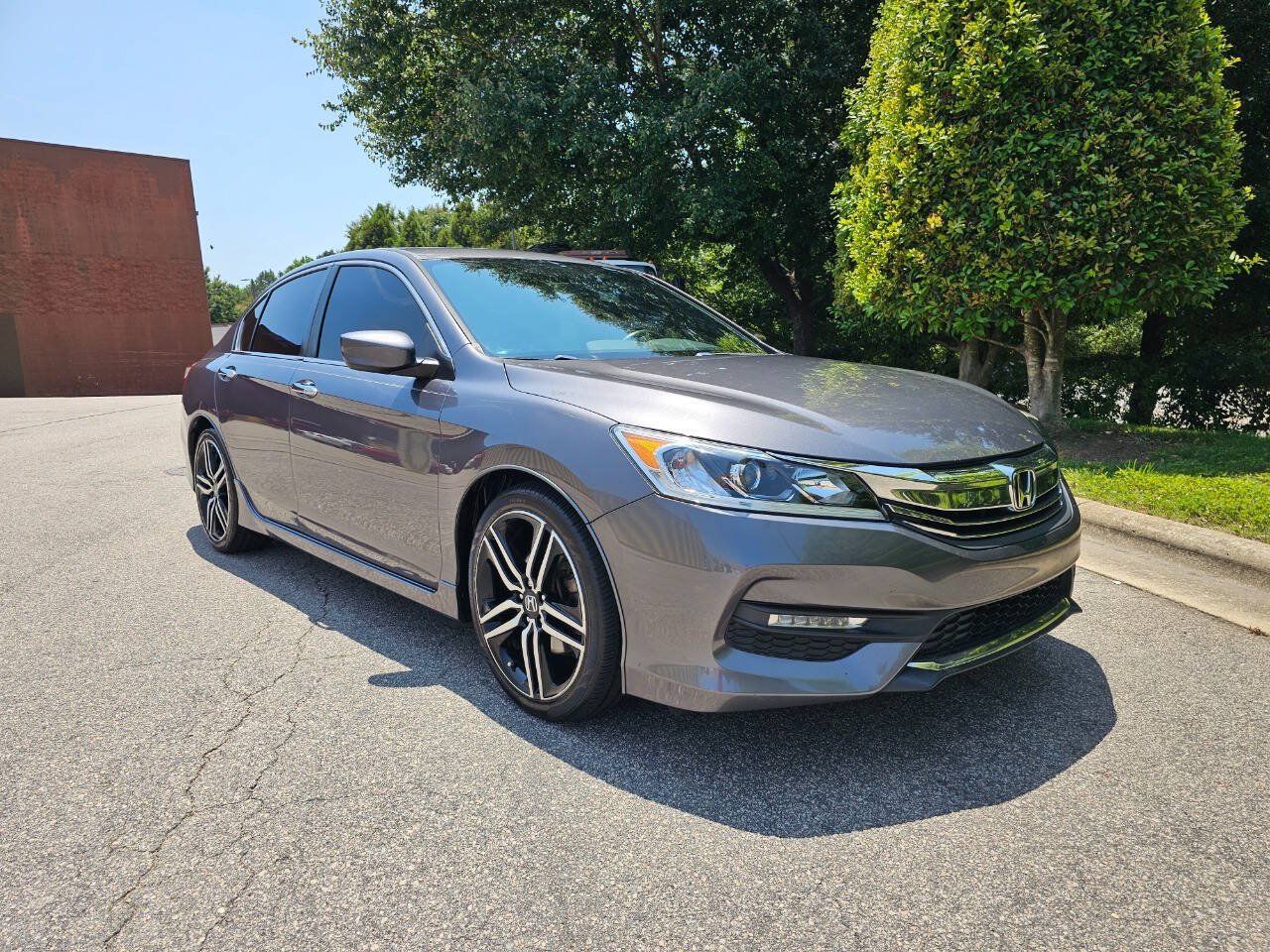 Used 2017 Honda Accord Sport image 7
