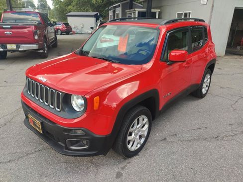 Used 2017 Jeep Renegade Latitude w/ Cold Weather Group AWD/4WD image 2