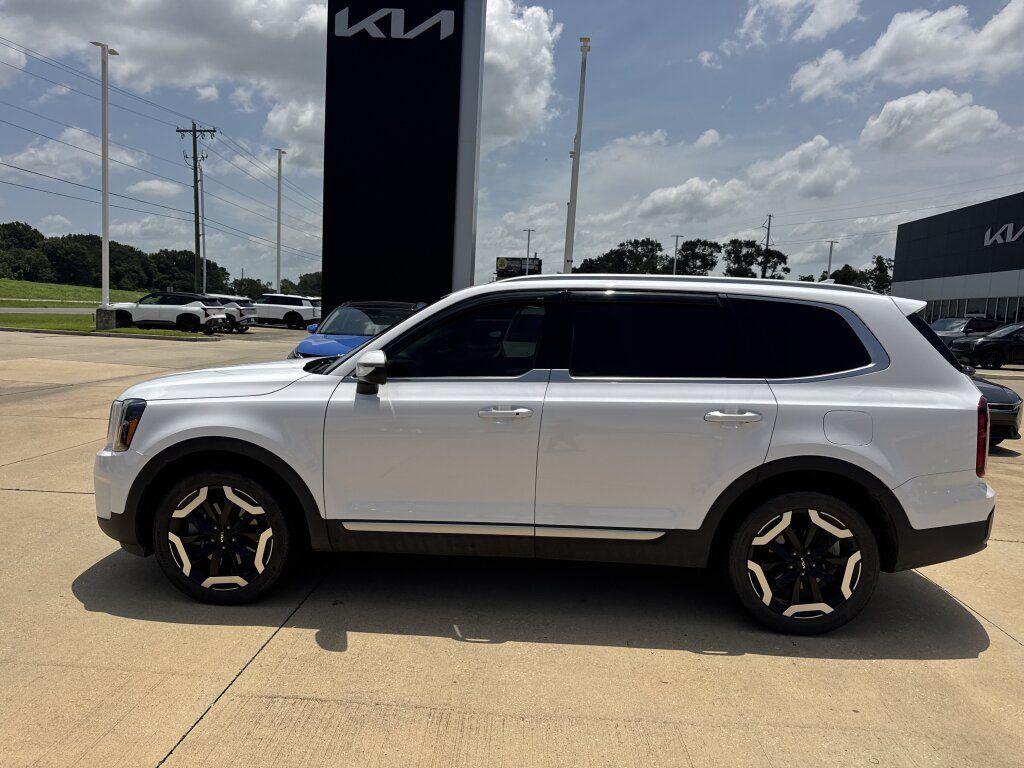 Certified 2024 Kia Telluride S w/ S Sunroof Package FWD image 28
