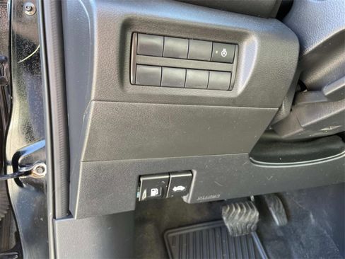 Used 2021 Nissan Kicks SR w/ SR Premium Package image 15