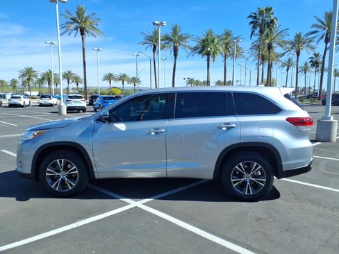 Certified 2018 Toyota Highlander Plus image 7
