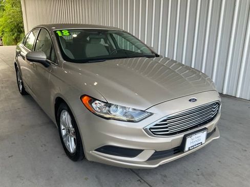 Used 2018 Ford Fusion SE FWD image 23