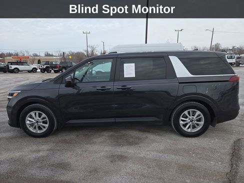 Used 2024 Kia Carnival LX image 2