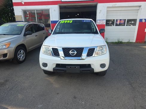 Used 2012 Nissan Frontier SV AWD/4WD image 2