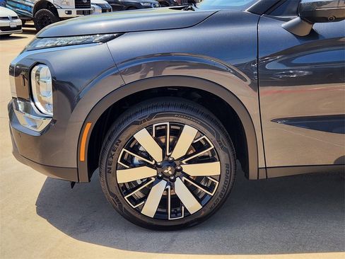 New 2025 Mitsubishi Outlander SE image 4