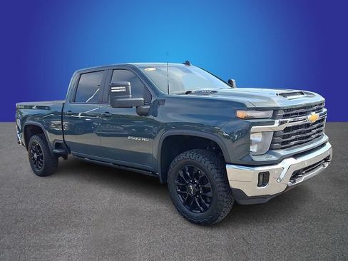 Used 2025 Chevrolet Silverado 2500 LT w/ All Star Edition AWD/4WD image 3