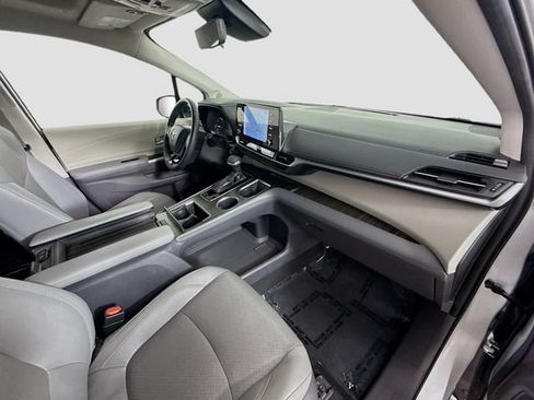 Certified 2021 Toyota Sienna Limited FWD image 34