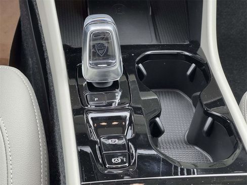 New 2026 Volvo XC40 B5 Ultra w/ Protection Package Premier image 6