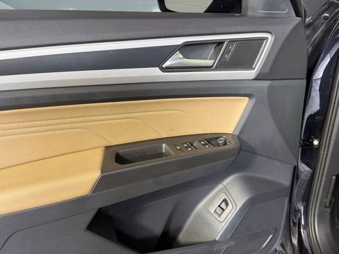 Used 2022 Volkswagen Atlas Cross Sport SEL R-Line image 11