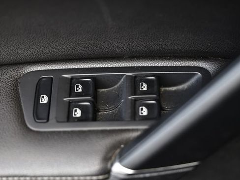 Used 2019 Volkswagen Golf SE FWD image 16