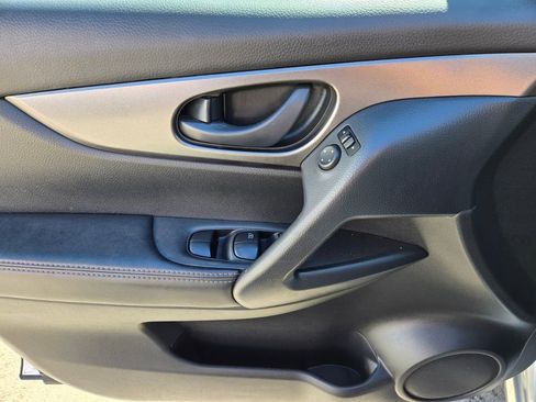 Certified 2021 Nissan Rogue Sport S image 23