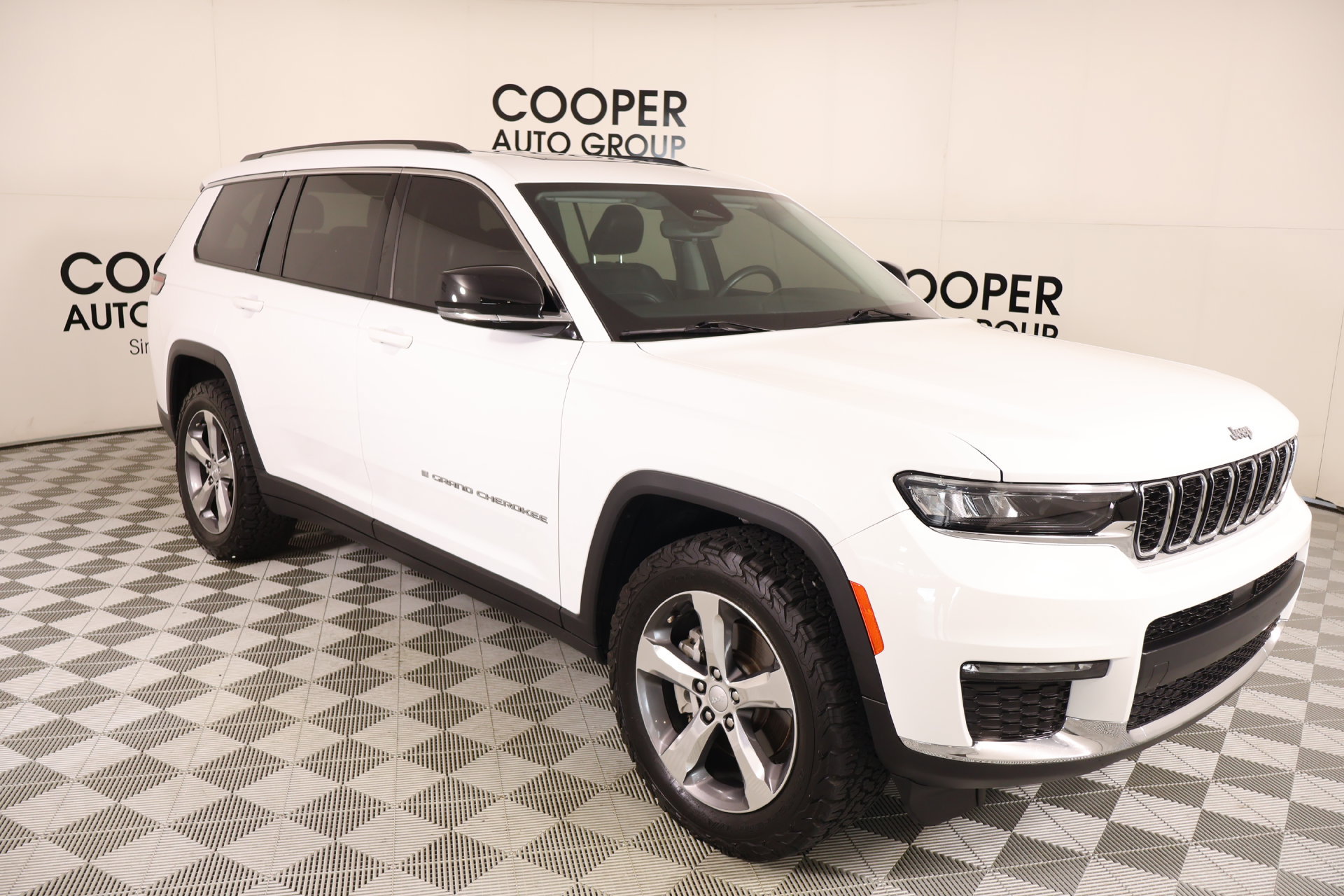 Used 2021 Jeep Grand Cherokee L Limited AWD/4WD image 1