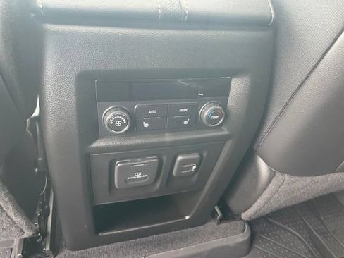 Used 2023 Chevrolet Traverse Premier AWD/4WD image 22