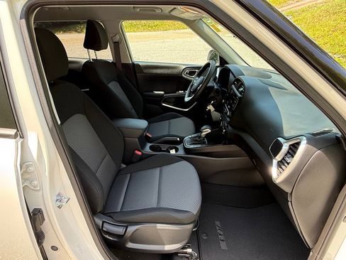 Used 2024 Kia Soul LX w/ LX Technology Package FWD image 16