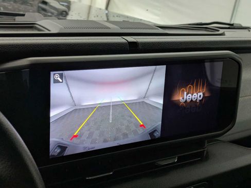 Used 2025 Jeep Gladiator Sport AWD/4WD image 29