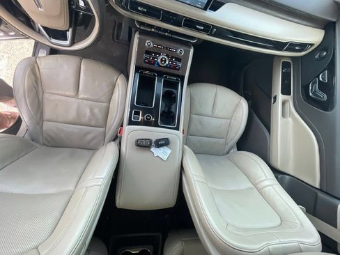 Used 2023 Lincoln Aviator Reserve w/ Equipment Group 201A AWD/4WD image 10