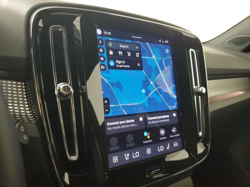 Certified 2025 Volvo XC40 B5 Plus image 30