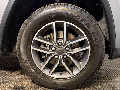 Used 2020 Jeep Grand Cherokee Limited w/ Luxury Group II image 8