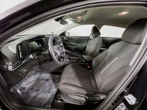 Certified 2025 Hyundai Elantra SE FWD image 21
