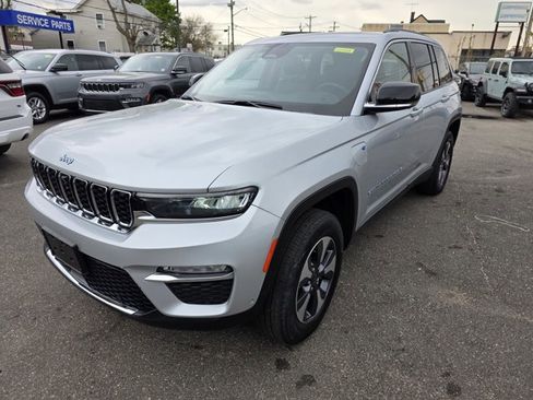 Used 2023 Jeep Grand Cherokee 4WD 4xe w/ Luxury Tech Group II image 2