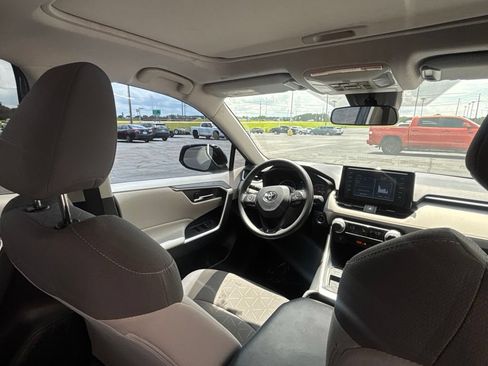 Used 2019 Toyota RAV4 XLE FWD image 28