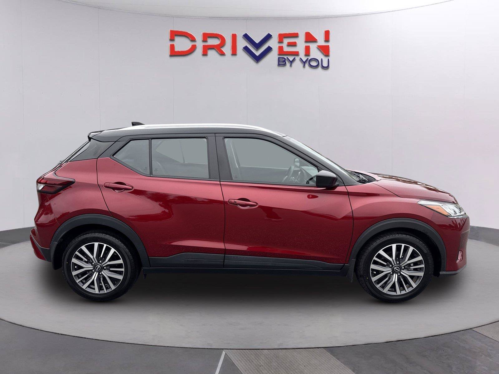 Used 2023 Nissan Kicks SV FWD image 2