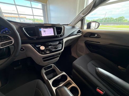 Used 2023 Chrysler Voyager LX FWD image 26