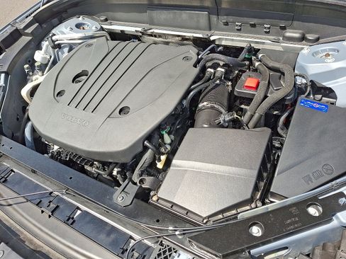 Certified 2022 Volvo XC60 B5 Momentum w/ Climate Package image 27