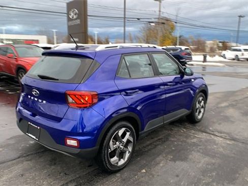 Used 2024 Hyundai Venue SEL image 5