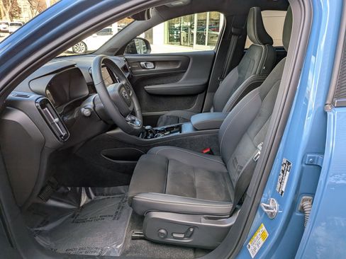 Certified 2023 Volvo C40 P8 Recharge Ultimate w/ Protection Package Premier image 23