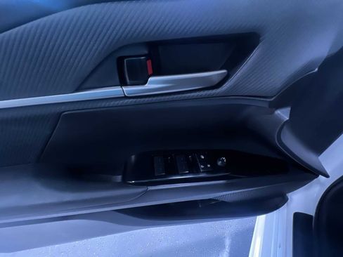 Used 2025 Toyota Camry SE image 12