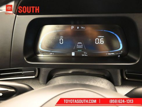 Used 2025 Hyundai Elantra Sport FWD image 12