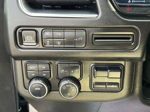 Used 2022 Chevrolet Suburban RST w/ Luxury Package image 25