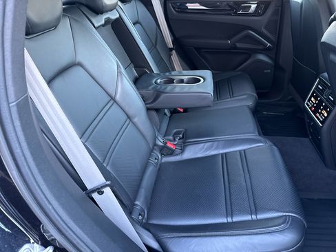 Used 2020 Porsche Cayenne image 44