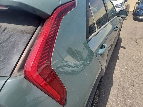 Used 2023 Kia Niro EX FWD image 14