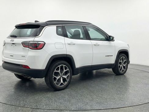 Used 2025 Jeep Compass Limited image 9