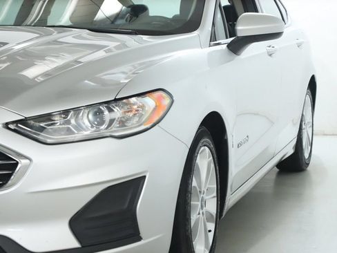 Used 2019 Ford Fusion SE FWD image 5