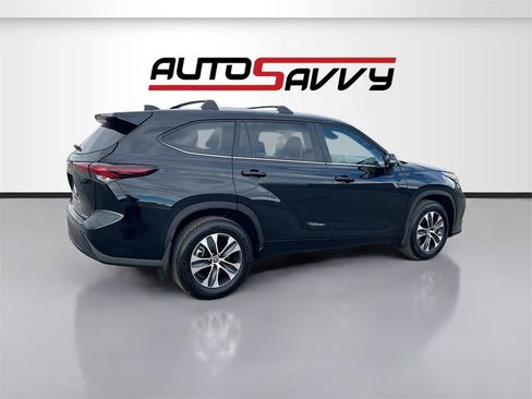 Used 2024 Toyota Highlander XLE image 7