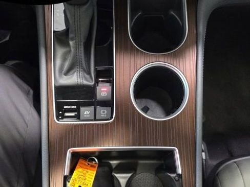 Used 2024 Toyota Sienna XLE FWD image 27