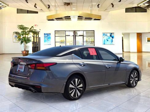Certified 2022 Nissan Altima 2.5 SL FWD image 5