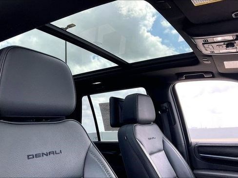 Used 2021 GMC Yukon Denali w/ Denali Premium Package image 26