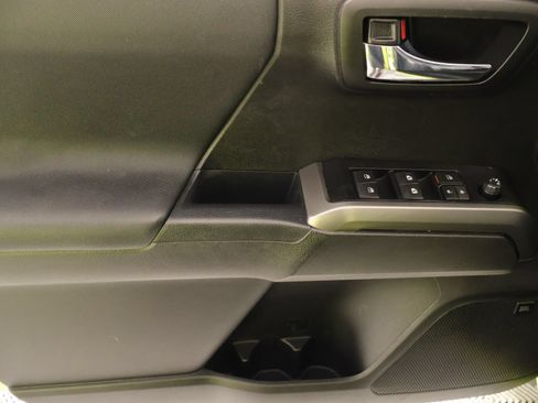 Used 2023 Toyota Tacoma TRD Off-Road w/ TRD Premium Off Road Package AWD/4WD image 18